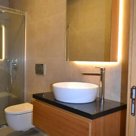 Villa Ayayorgi Süper Lüks Havuzlu *