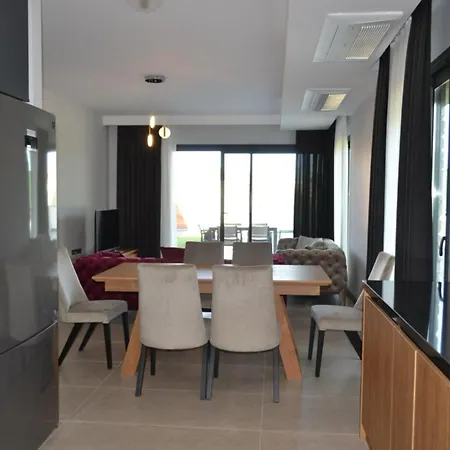 Ayayorgi Süper Lüks Havuzlu *