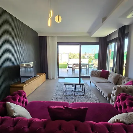 Ayayorgi Süper Lüks Havuzlu Çeşme