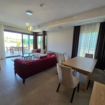 Ayayorgi Süper Lüks Havuzlu