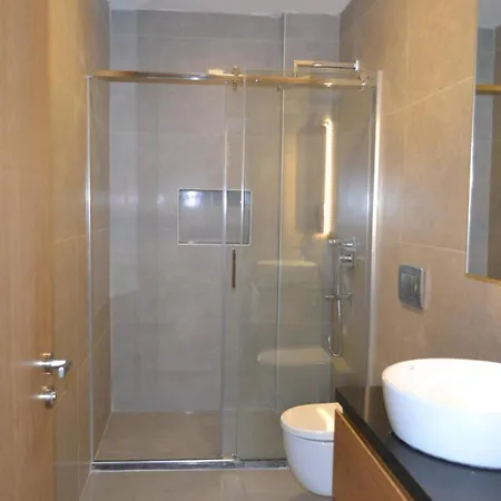 Ayayorgi Sueper Lueks Havuzlu Çeşme