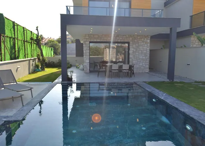 Ayayorgi Süper Lüks Havuzlu