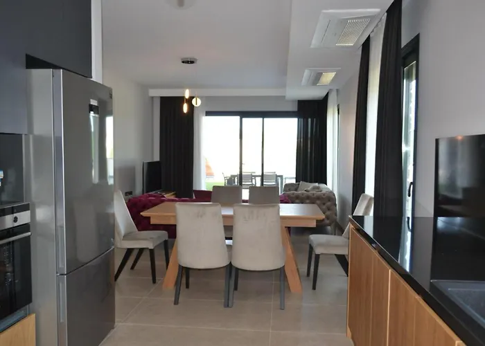 Ayayorgi Süper Lüks Havuzlu *