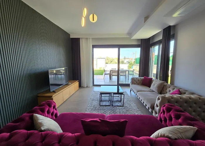 Ayayorgi Süper Lüks Havuzlu Çeşme