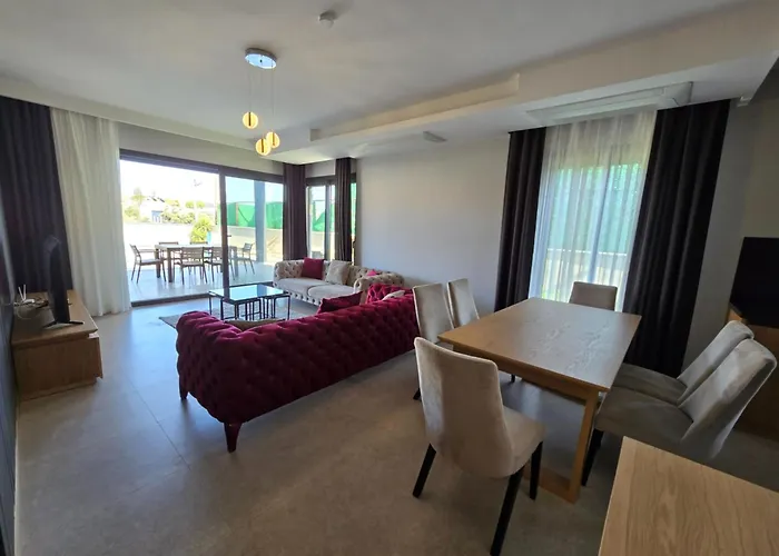 Ayayorgi Süper Lüks Havuzlu