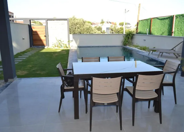 Ayayorgi Süper Lüks Havuzlu