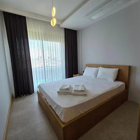 Ayayorgi Sueper Lueks Havuzlu * Cesme