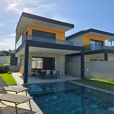 Ayayorgi Sueper Lueks Havuzlu Villa Cesme