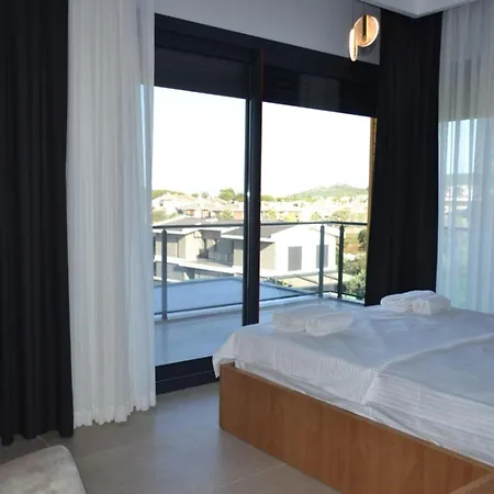 Ayayorgi Sueper Lueks Havuzlu Villa Cesme