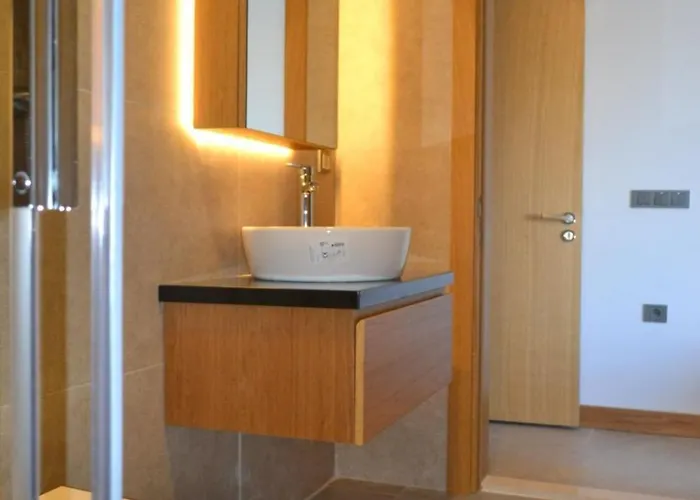 Ayayorgi Sueper Lueks Havuzlu Çeşme