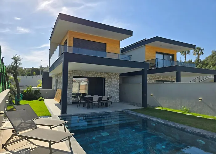 Ayayorgi Sueper Lueks Havuzlu Villa Çeşme