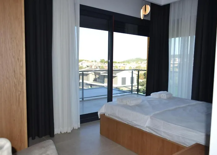 Ayayorgi Sueper Lueks Havuzlu Villa Çeşme